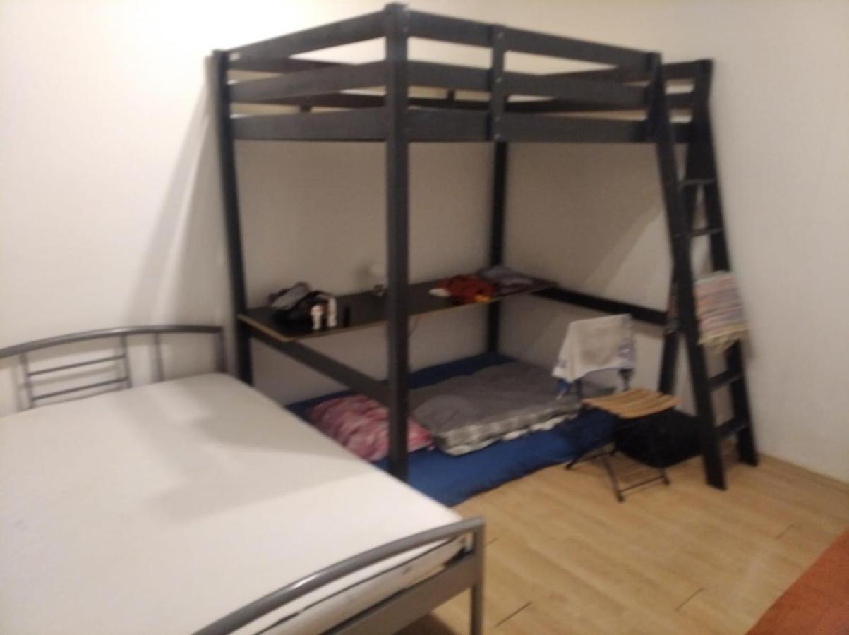 Economy Flat 18 Minutes From Vaclavske Namesti Prag Exterior foto