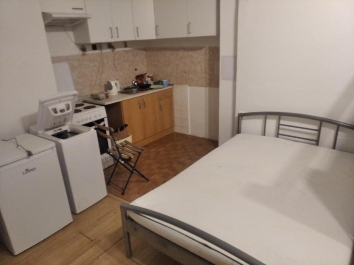 Economy Flat 18 Minutes From Vaclavske Namesti Prag Exterior foto